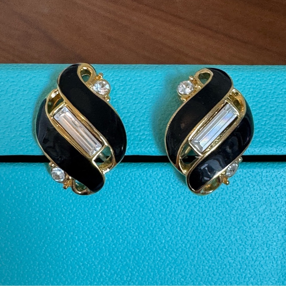 Vintage Trifari Clip-On Earrings